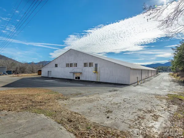 111 Old Bee Tree RD #3, Swannanoa, NC 28804