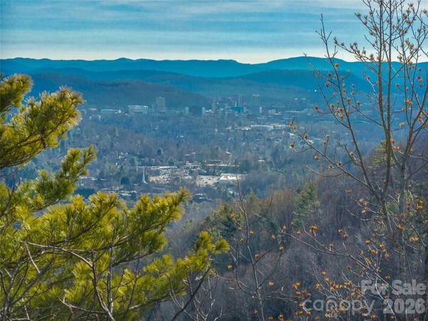 10 Villa Nova DR, Asheville, NC 28804