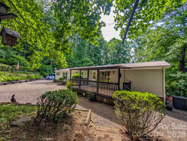 1372 Lickskillet RD, Burnsville, NC 28714