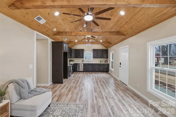 522 W Mclelland AVE, Mooresville, NC 28115