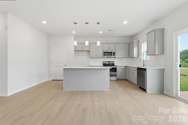 940 Leyna CT, Newton, NC 28658