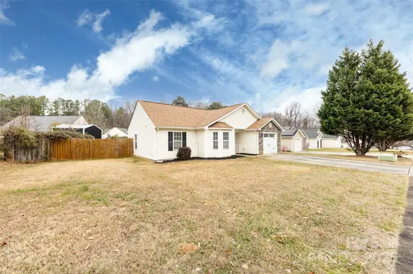 11015 Olde English DR, Charlotte, NC 28216
