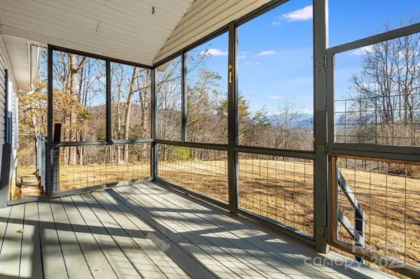 15 Cyrus LN, Weaverville, NC 28787