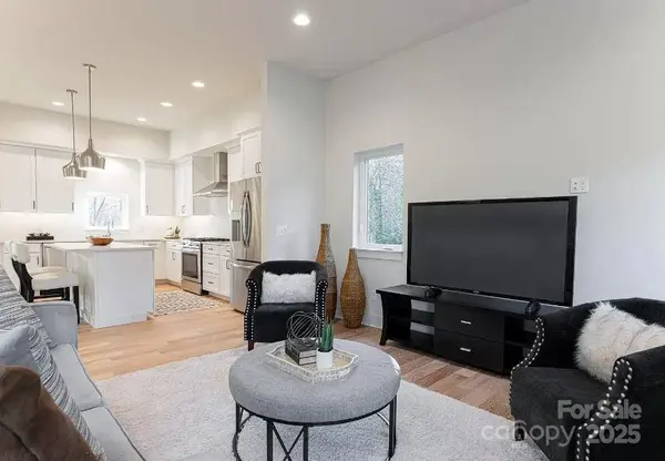17 Macallan LN, Asheville, NC 28805