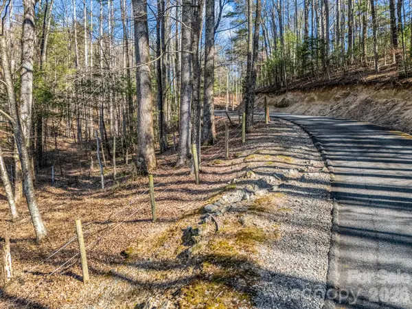 181 Justamere LN, Hendersonville, NC 28739