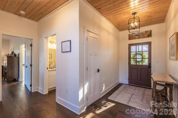 346 Birdymay DR, Tuckasegee, NC 28783
