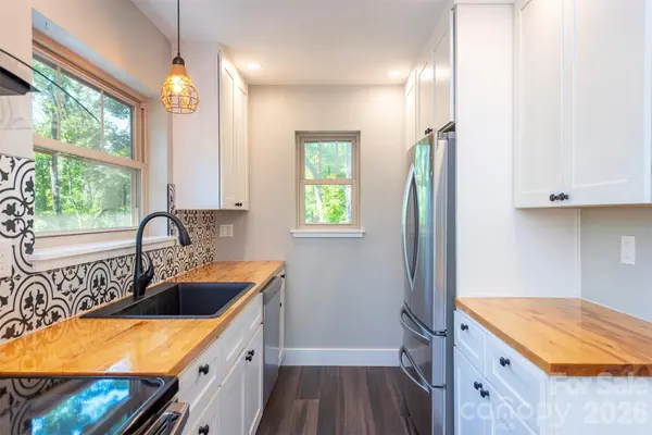 115 Bartram WAY, Black Mountain, NC 28711