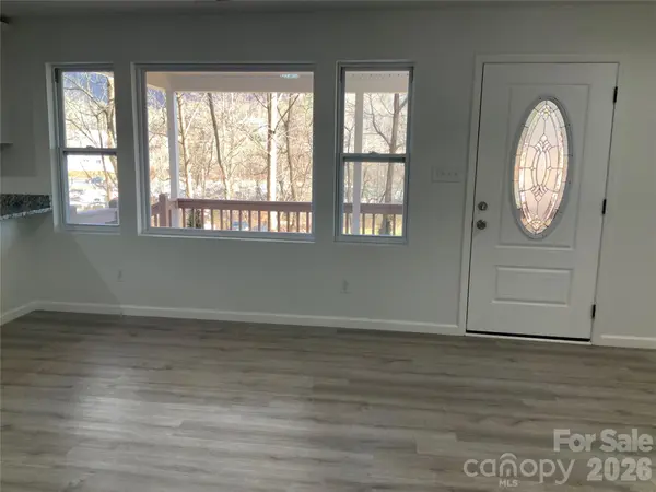 841 B CHARLOTTE HWY, Fairview, NC 28730