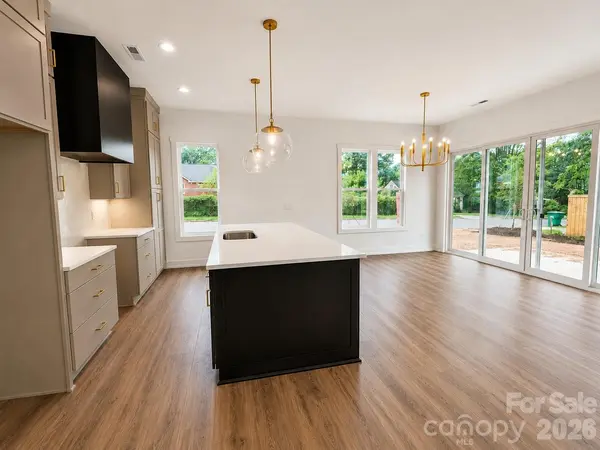 3926 Sarah DR, Charlotte, NC 28217