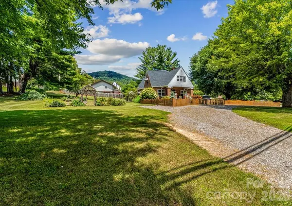 506 W Main ST, Burnsville, NC 28714