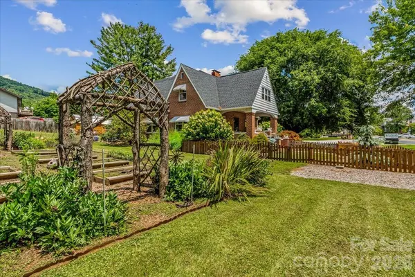 506 W Main ST, Burnsville, NC 28714