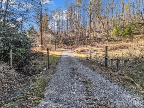 530 Mine Creek RD, Bakersville, NC 28705