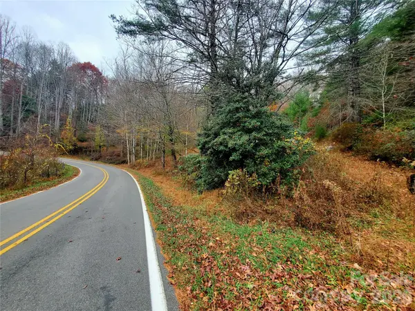 2701 Gouges Creek RD, Spruce Pine, NC 28777