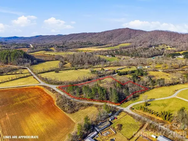999 Ray Hill RD, Mills River, NC 28759