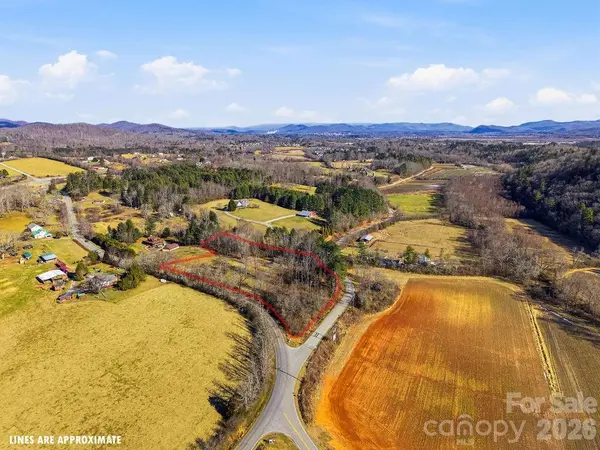999 Ray Hill RD, Mills River, NC 28759