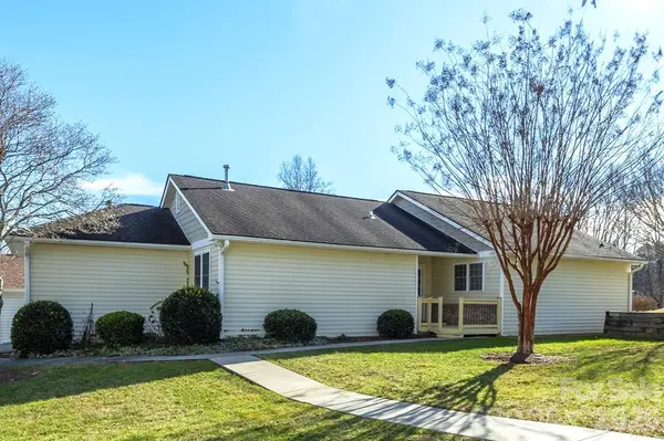115 Creeks End CIR,  Mills River,  NC 28759