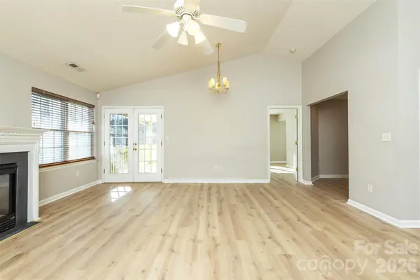 115 Creeks End CIR, Mills River, NC 28759