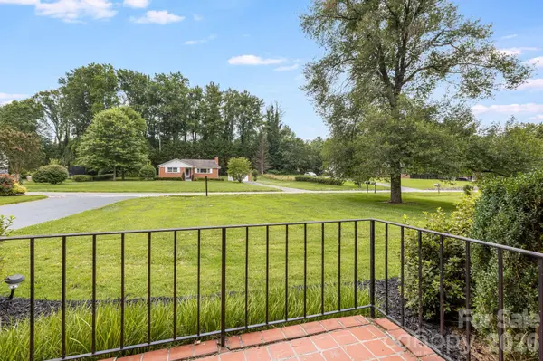 3226 Charlyne DR, Hendersonville, NC 28792