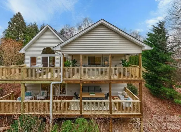 242 Carriage Summitt WAY, Hendersonville, NC 28791