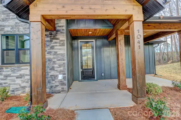 1041 Harrogate DR, Bessemer City, NC 28016