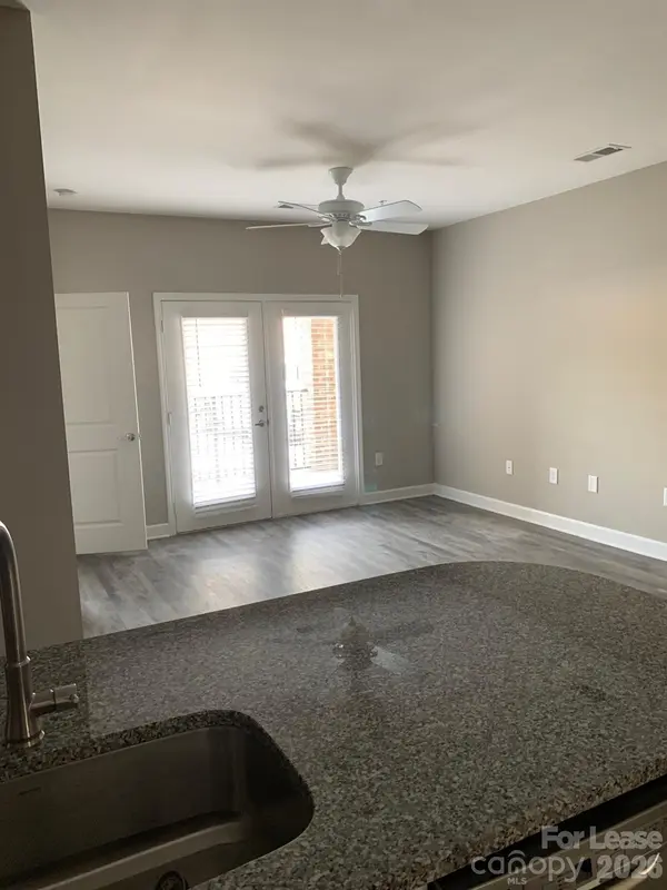 50 Riverside DR, Hickory, NC 28601