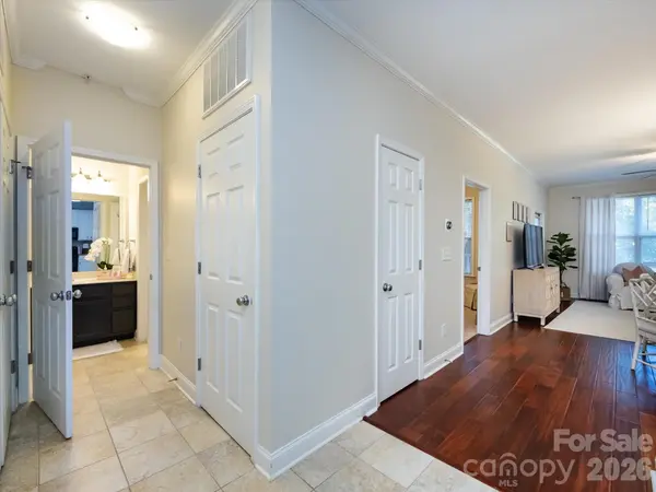 1000 E Woodlawn RD #113, Charlotte, NC 28209