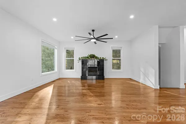 115 Nader AVE, Weaverville, NC 28787