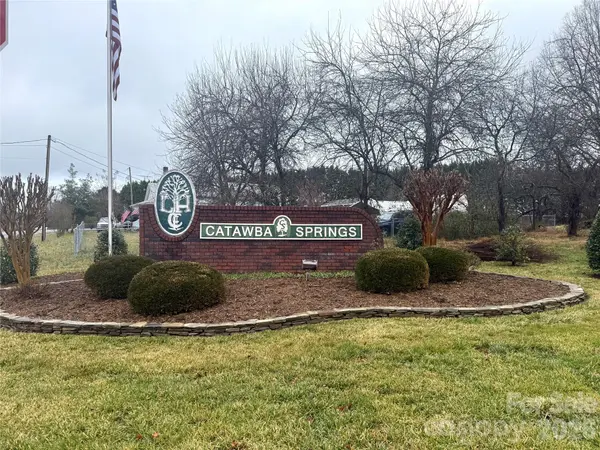 5136 Mark DR NE, Hickory, NC 28601
