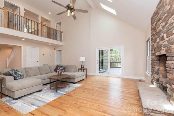 68 Sigmon RD, Fletcher, NC 28732
