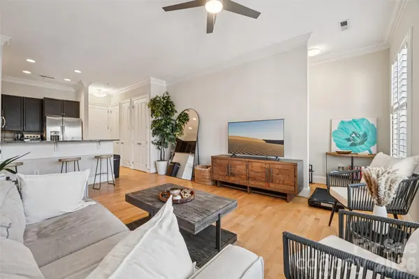 2952 Selwyn AVE #203, Charlotte, NC 28209