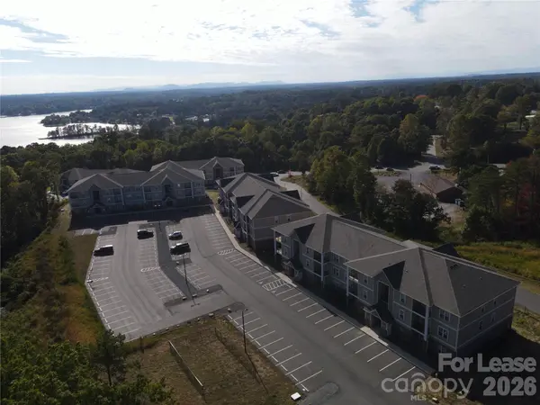 90 Riverside DR, Hickory, NC 28601