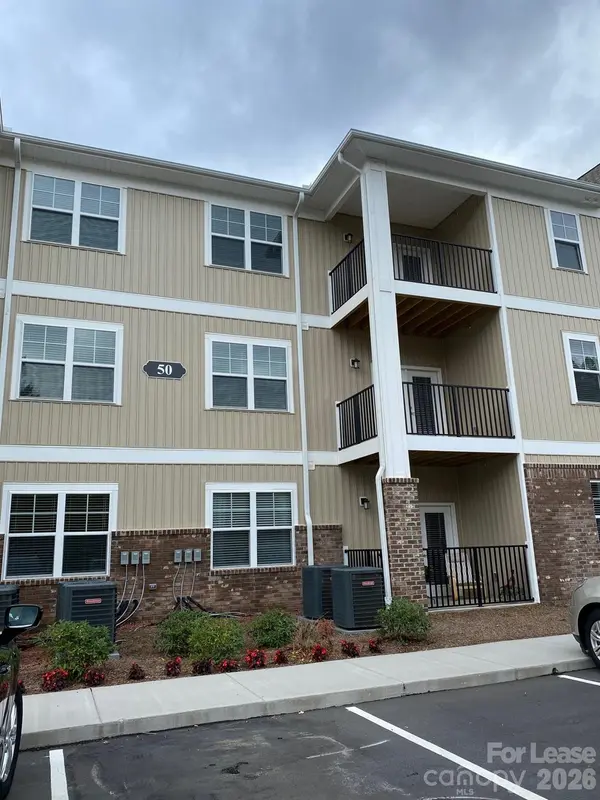 90 Riverside DR, Hickory, NC 28601