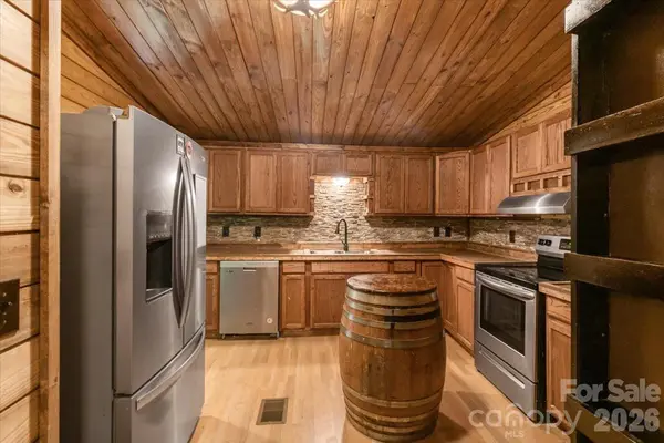 1050 Wyatt Town RD, Burnsville, NC 28714