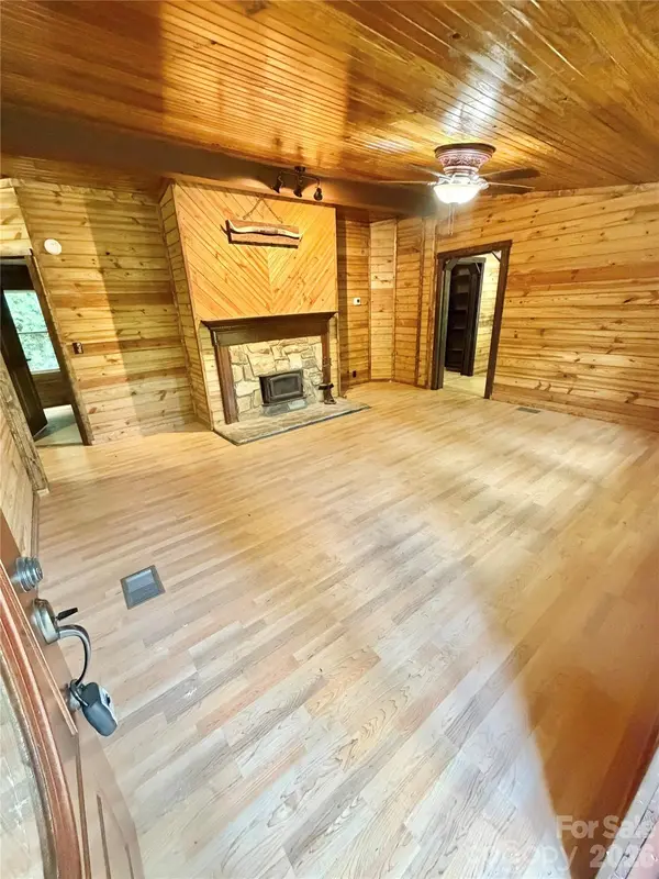 1050 Wyatt Town RD, Burnsville, NC 28714