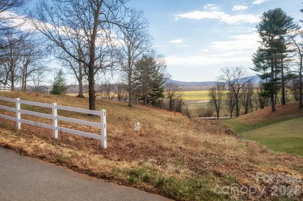 479 Nesbitt DR #2, Mills River, NC 28759