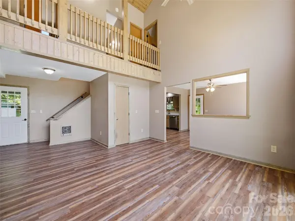 286 Pioneer Ridge RD, Canton, NC 28716