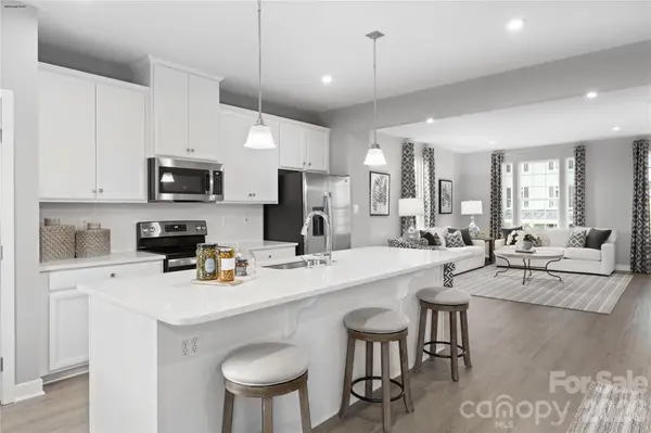 7018 Yorkshire Place WAY, Charlotte, NC 28278