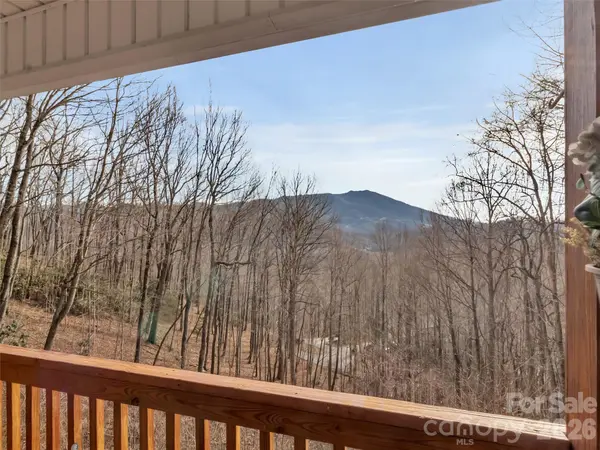 371 Falcon Ridge DR, Waynesville, NC 28786