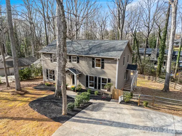 8 Hickory Ridge CT, Lake Wylie, SC 29710