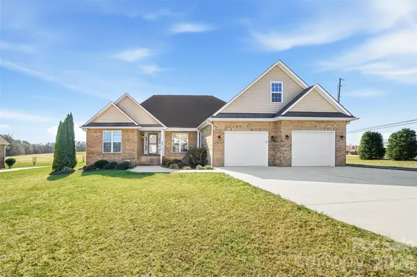 884 Clear Creek CIR, Lincolnton, NC 28092