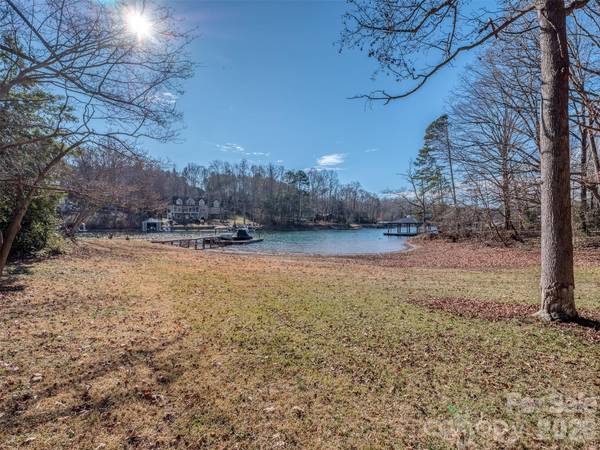 4677 Stratford LN, Denver, NC 28037