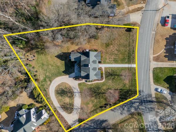 27 Circle DR, Belmont, NC 28012