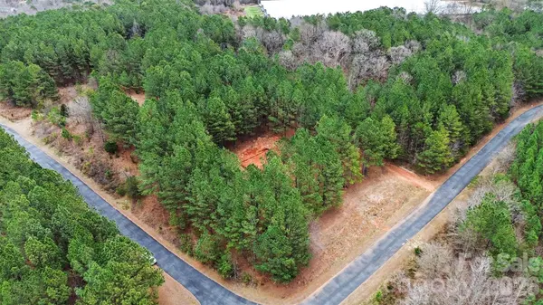 140 Riverview DR, Mooresboro, NC 28114