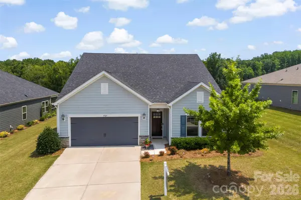 5727 Lavaux CT, Charlotte, NC 28214