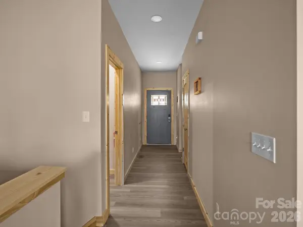 225 Aurora LN, Tryon, NC 28782