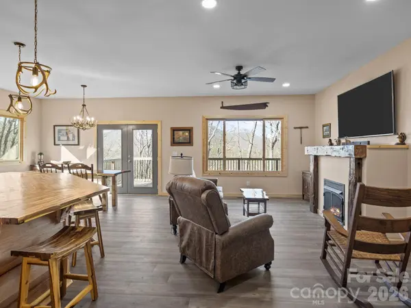 225 Aurora LN, Tryon, NC 28782