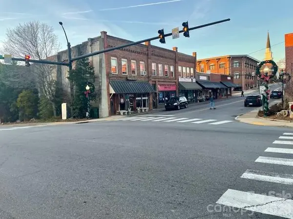37 S Main ST S, Mars Hill, NC 28754