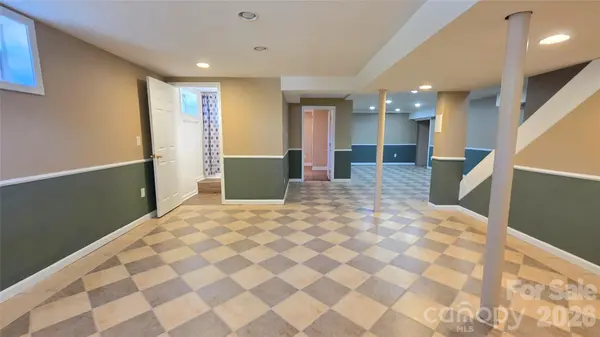 1627 Greenville HWY, Hendersonville, NC 28792