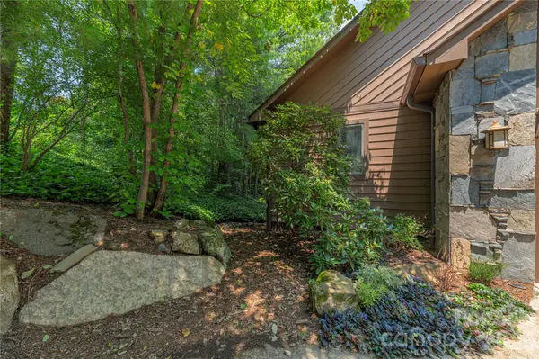 35 Hillcreek DR, Asheville, NC 28804