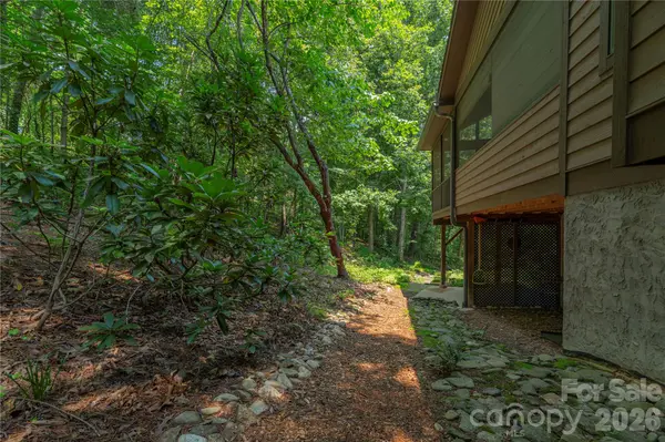 35 Hillcreek DR, Asheville, NC 28804